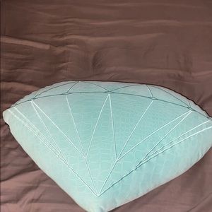 Diamond supply co pillow